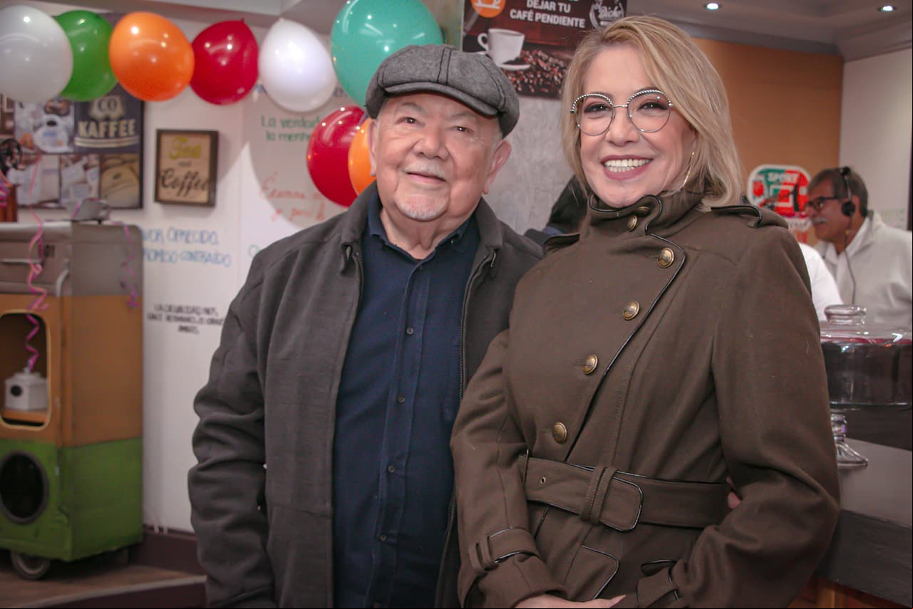 Genoveva Martínez, productora de esta emisión, aprovechó el festejo para reconocer la trayectoria de 
<b>Sergio Corona</b> y agradecerle sus años de trabajo.