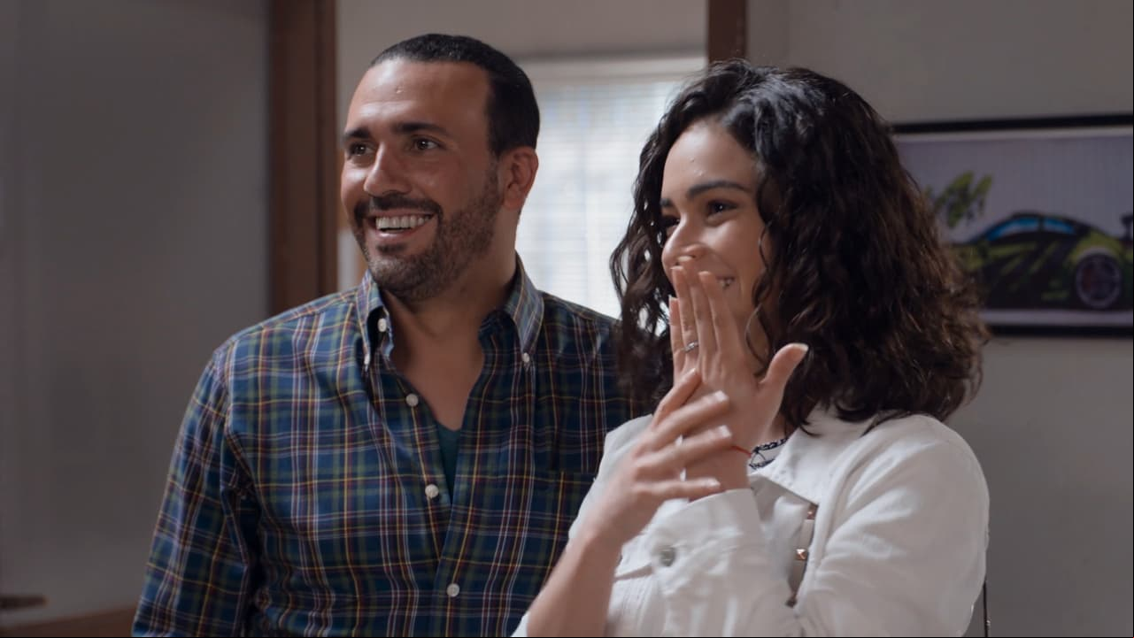'Agustín' le pide a 'Rosa' ser su esposa y juntos cuidar a la pequeña 'María'.