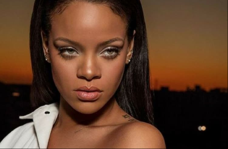 Logra unos labios perfectos con los consejos de Rihanna