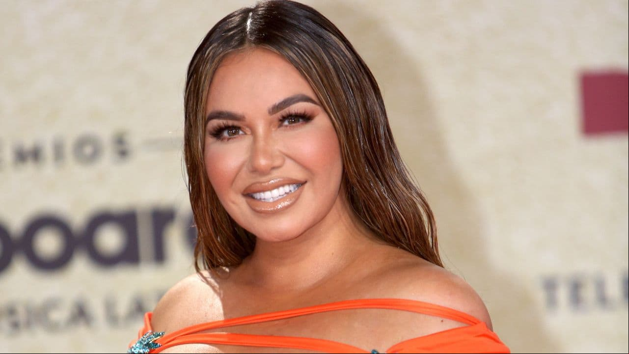 Chiquis presume su primera cana y lanza mensaje de amor propio