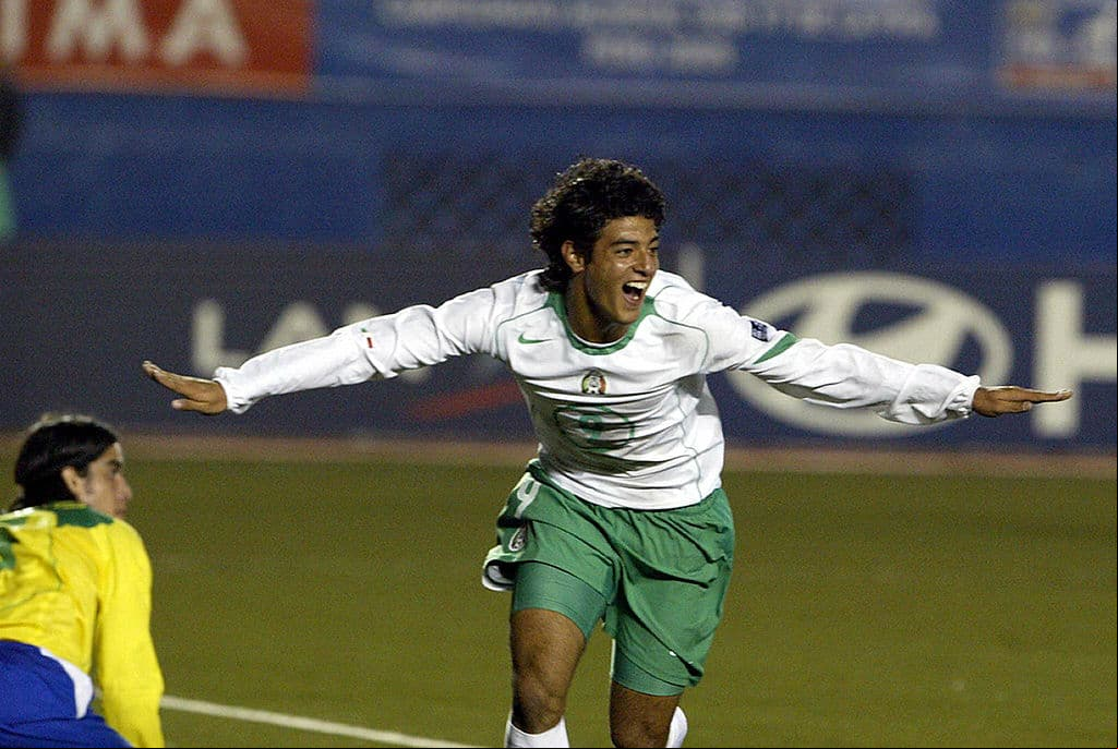 ¿Carlos Vela de portero? La increíble anécdota del atacante en Perú 2005