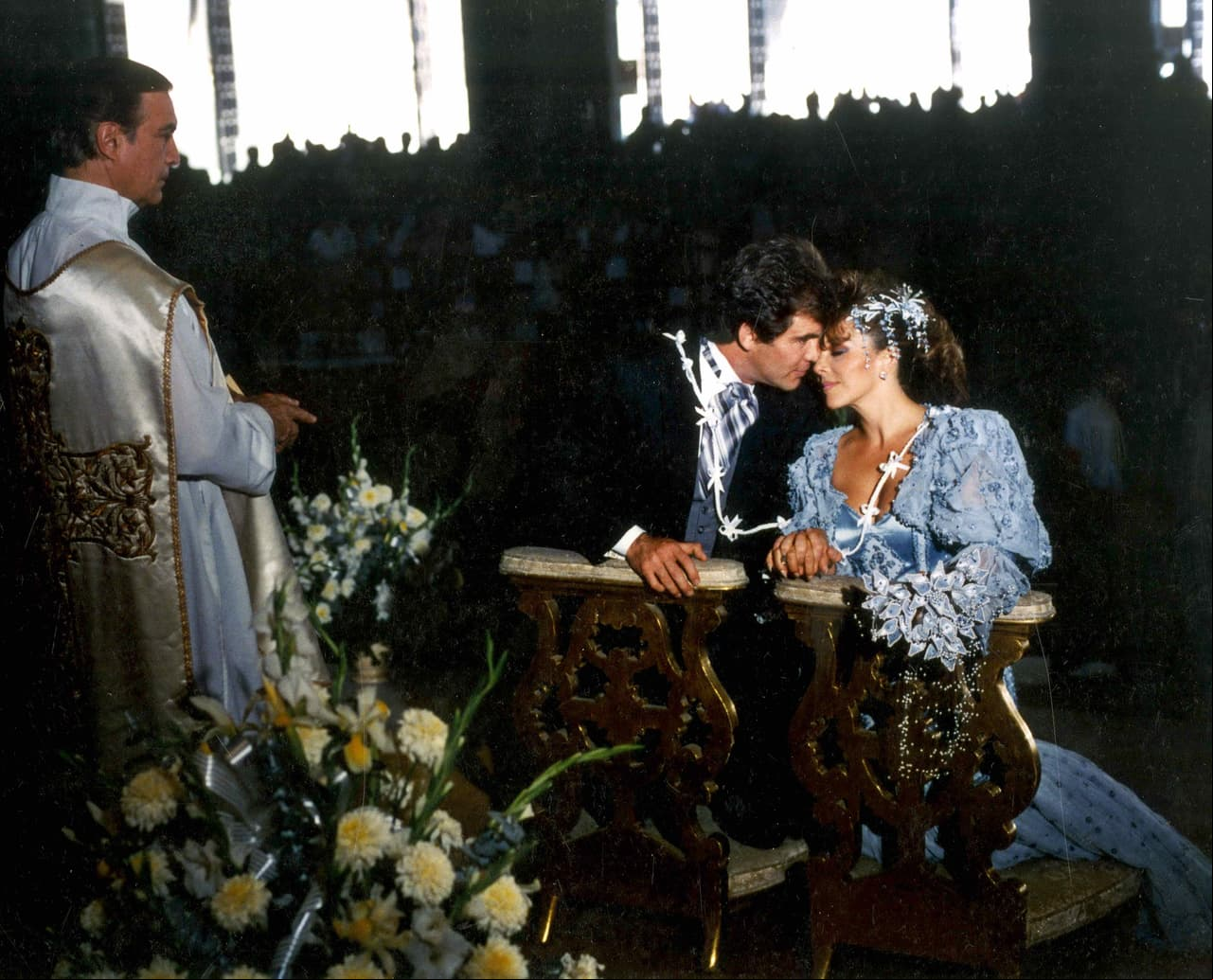 Otra de las bodas más recordadas de las telenovelas fue la que protagonizaron Guillermo Capetillo y Verónica Castro en ‘Rosa Salvaje’ (1987).