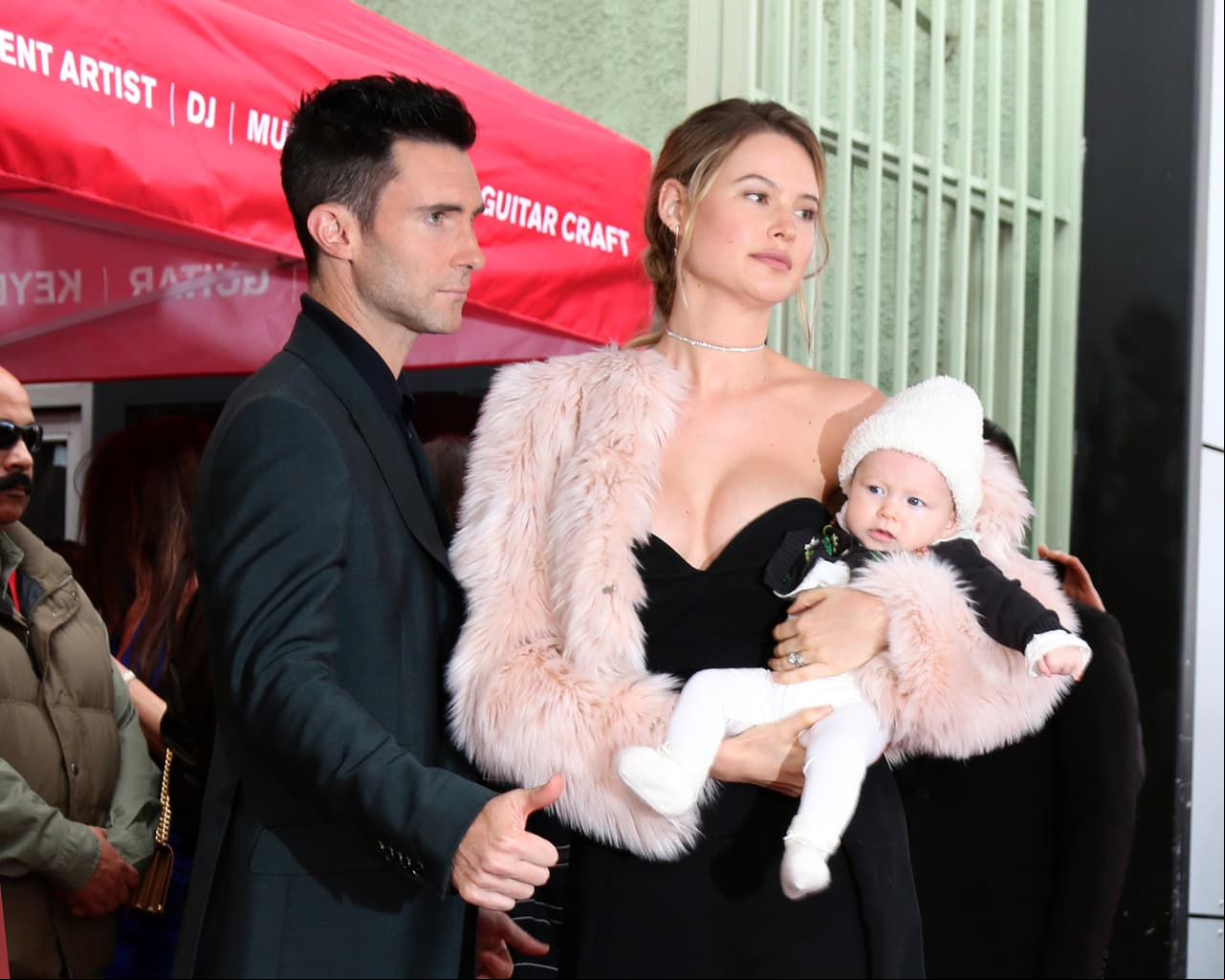 Adam Levine y Behati Prinsloo son papás de Dusty y Grace