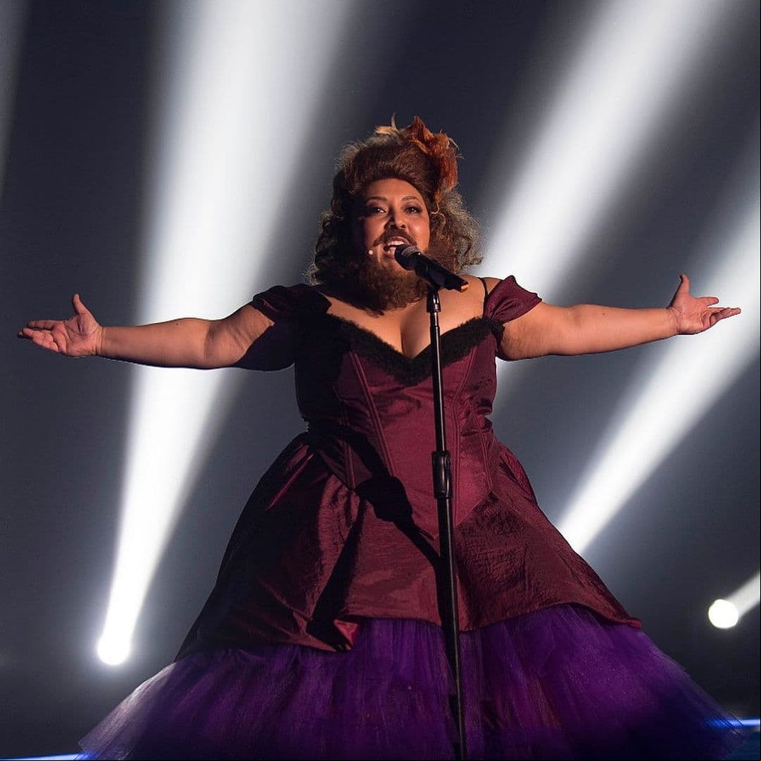 También interpretó a 'La mujer barbuda', 'Lettie Lutz' de 'El Gran Showman' en este mismo programa.