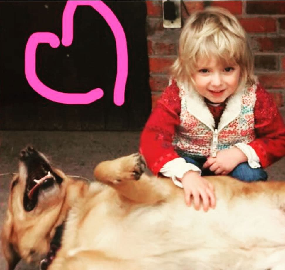 A pesar de que no aparecía mucho en sus redes sociales, su hija Constanza fue una pieza clave en su vida. “Es el amor de mi vida. Es tierna, inteligente, graciosa, ama la música y tiene un corazón enorme. Dios me la prestó y creo que es mía. La gente me dice que es una niña muy buena y la neta es que ella es así, nació con esos sentimientos e inteligencia, yo solamente intento guiarla y cultivarla”, confesó en abril de 2018.