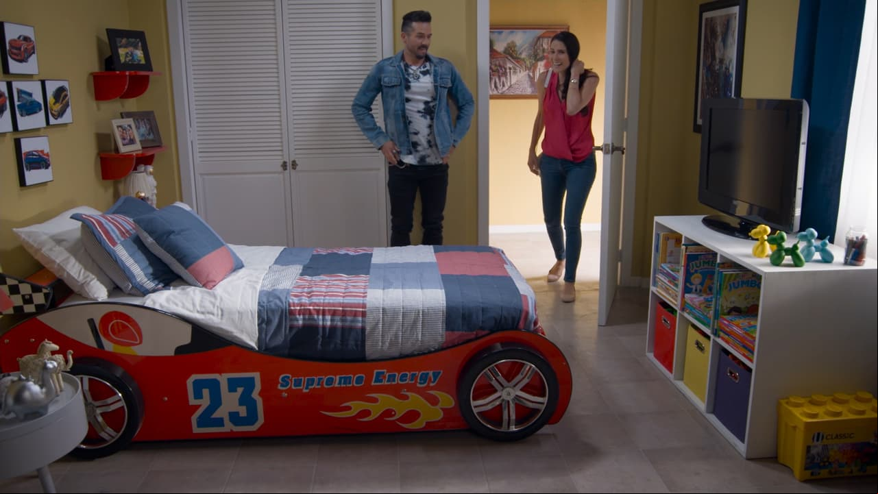 'Pedro' le decora su nueva recámara a 'Nico'.