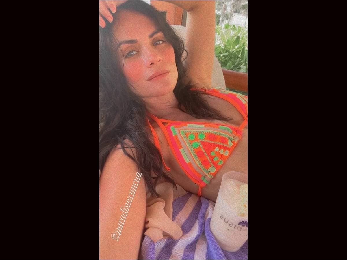 “Me haces sonreír” y “No me quiero ir” fueron las frases con las que acompañó sus publicaciones, que de inmediato llamaron la atención, pues la guapa puertorriqueña también se dejó ver, como pocas veces, sin gota de maquillaje.