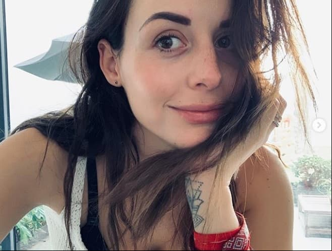 Zuria Valeria Vega Sisto nació el 10 de enero en la Ciudad de México. Es hija del fallecido actor Gonzalo Vega y la artista española Leonora Sisto. Además es hermana de los actores Marimar y Gonzalo Vega Jr.