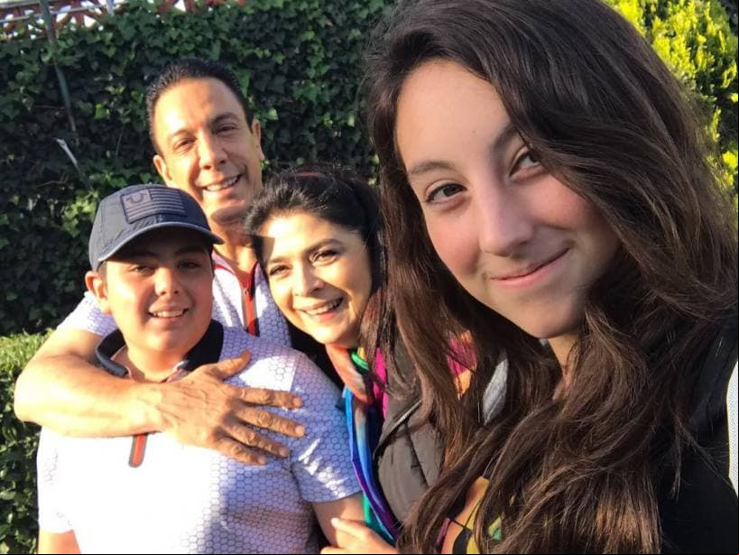 Tres años después de haber unido su vida en matrimonio con Omar Fayad, la pareja anunció que estaban esperando mellizos, convirtiéndose en madre por segunda ocasión en 2004, año en el que nacieron Anuar y Vicky, quienes actualmente tienen 16 años.