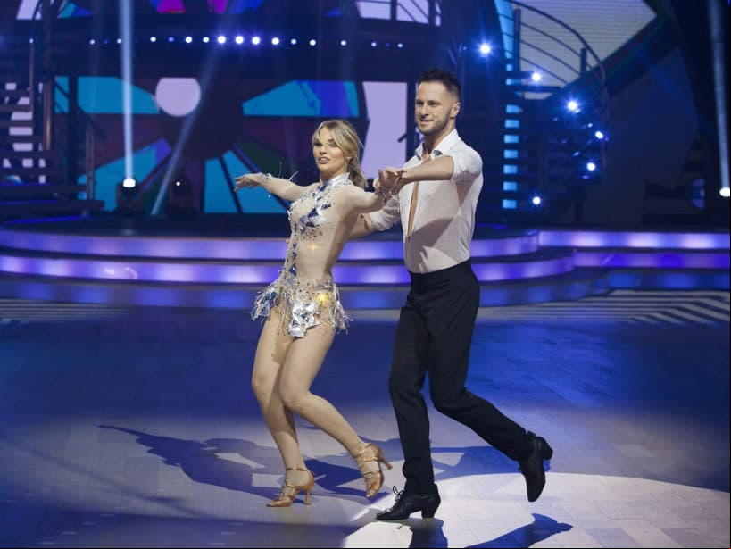 Irina Baeva llora ante crítica de Lola Cortés en el exitoso estreno de ‘Mira quién baila’