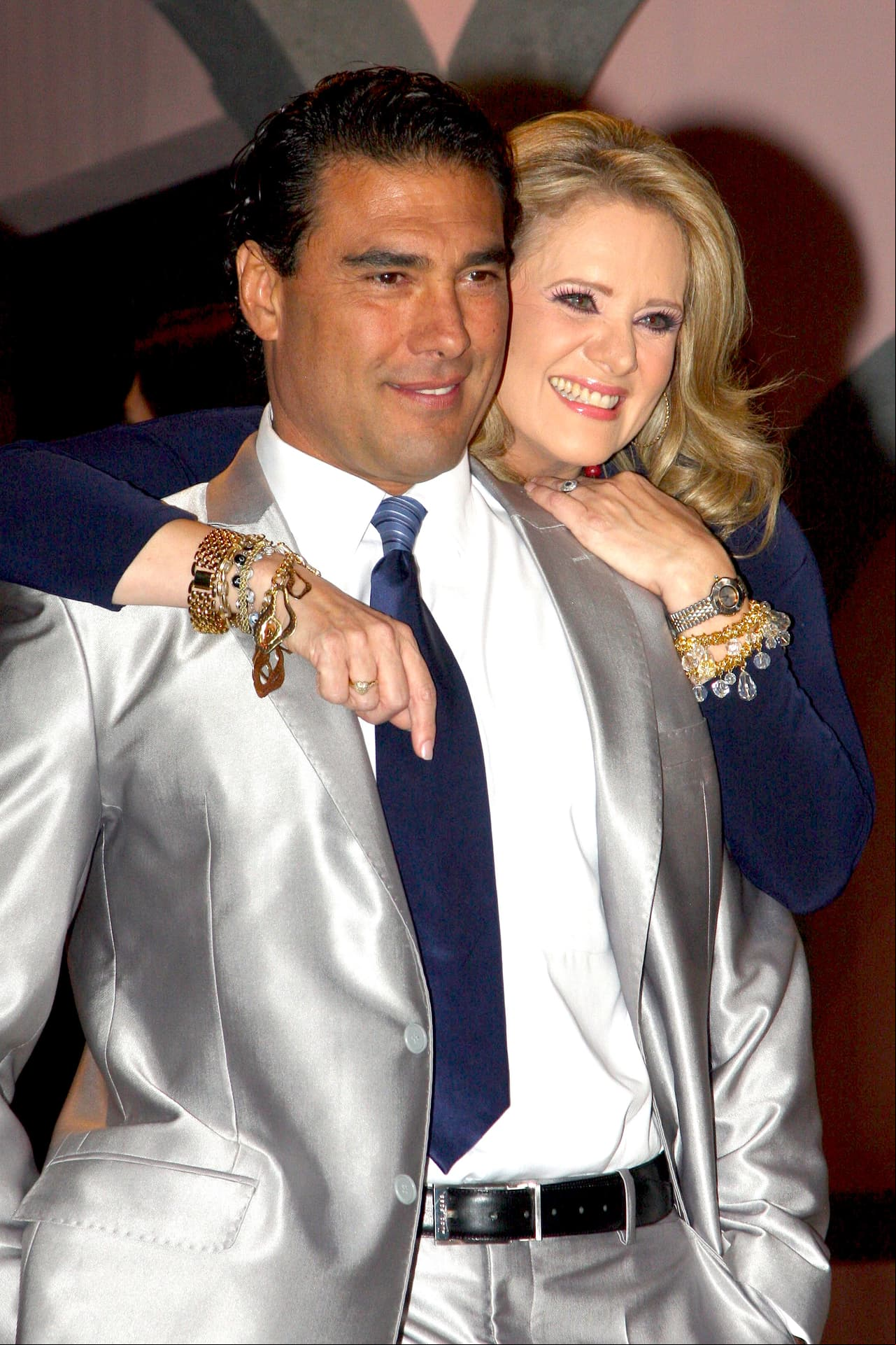 'AMORES VERDADEROS' (2012) Victoria Balvanera (Erika Buenfil) y José Ángel (Eduardo Yáñez) se convirtieron en una de las parejas más entrañables de la televisión al compartir momentos llenos de adrenalina y acción. El guardaespaldas también se encargó de proteger el corazón de esta mujer, quien se enfrentó a todo para luchar por el amor.