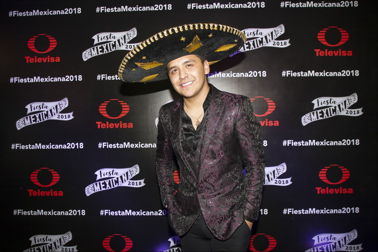 Otros de los invitados fue Christian Nodal, quien no perdió la oportunidad de posar con sombrero de charro.