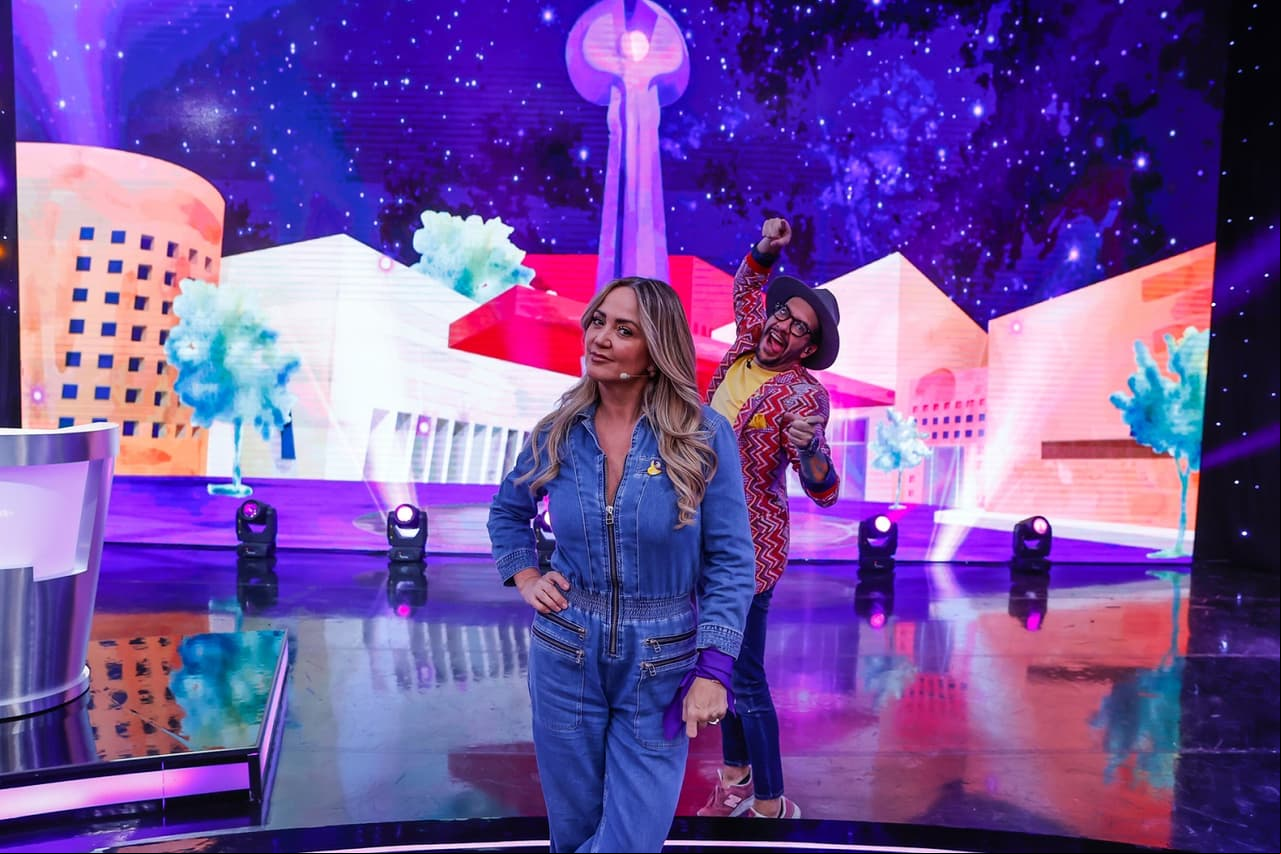 Andrea Legarreta fue la invitada especial a ‘Me Caigo de Risa’, que dedicó uno de sus episodios a motivar al público para que se sumara al Teletón. A continuación, te compartimos uno de sus momentos más divertidos.
