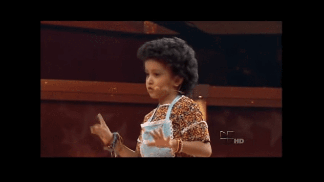 Ana Celeste tenía tan solo 7 años cuando se convirtió en la capitana del escuadrón de ‘Los Súper Poderosos’ y desde el primer programa dejó claro que sería una de las contrincantes más fuertes, con sus imitaciones de ‘Doña Lucha’ y Gloria Trevi.
