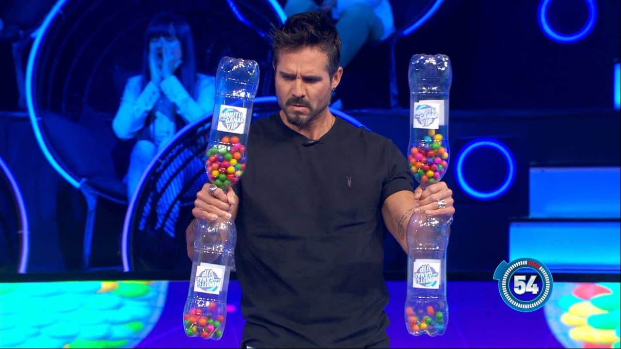 José Ron muestra la fuerza de sus brazos con ‘La Sonaja’ en Minuto Para Ganar VIP