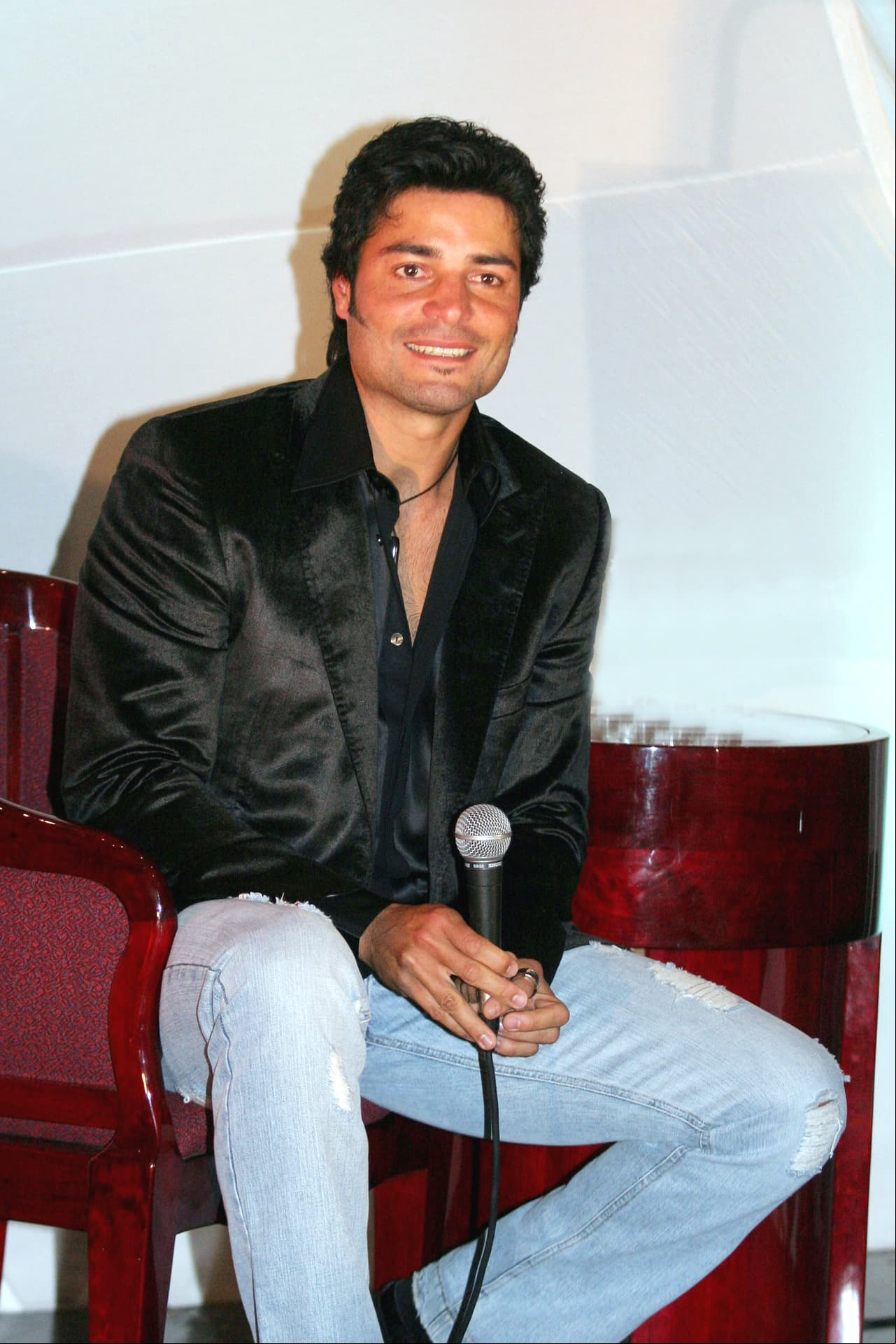 "Jose Jose, el príncipe de la canción fue una de mis inspiraciones durante mis comienzos en ésta carrera y a quien siempre iré por su gran corazón y talento. Hoy nos quedamos con su gran legado y pido porque su familia tenga fuerza y entendimiento. Descansa en Paz José José": Chayanne.