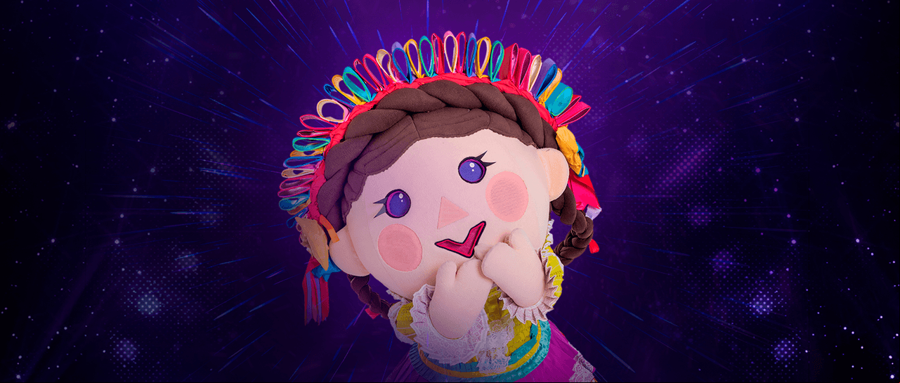 Lele es una muñeca muy romántica y tecnológica. Vive en un universo lleno de peluches, fantasía y brillos.
