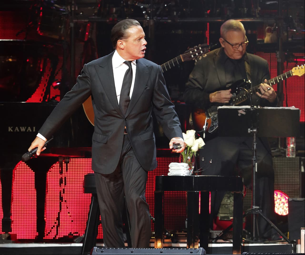 Durante una de sus presentaciones en el Auditorio Nacional, Luis Miguel lució su nuevo look (FOTO: The Grosby Group)