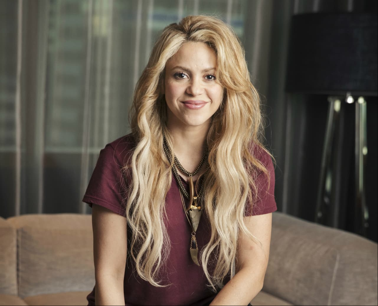 Shakira denuncia a paparazzi que hizo llorar a sus hijos