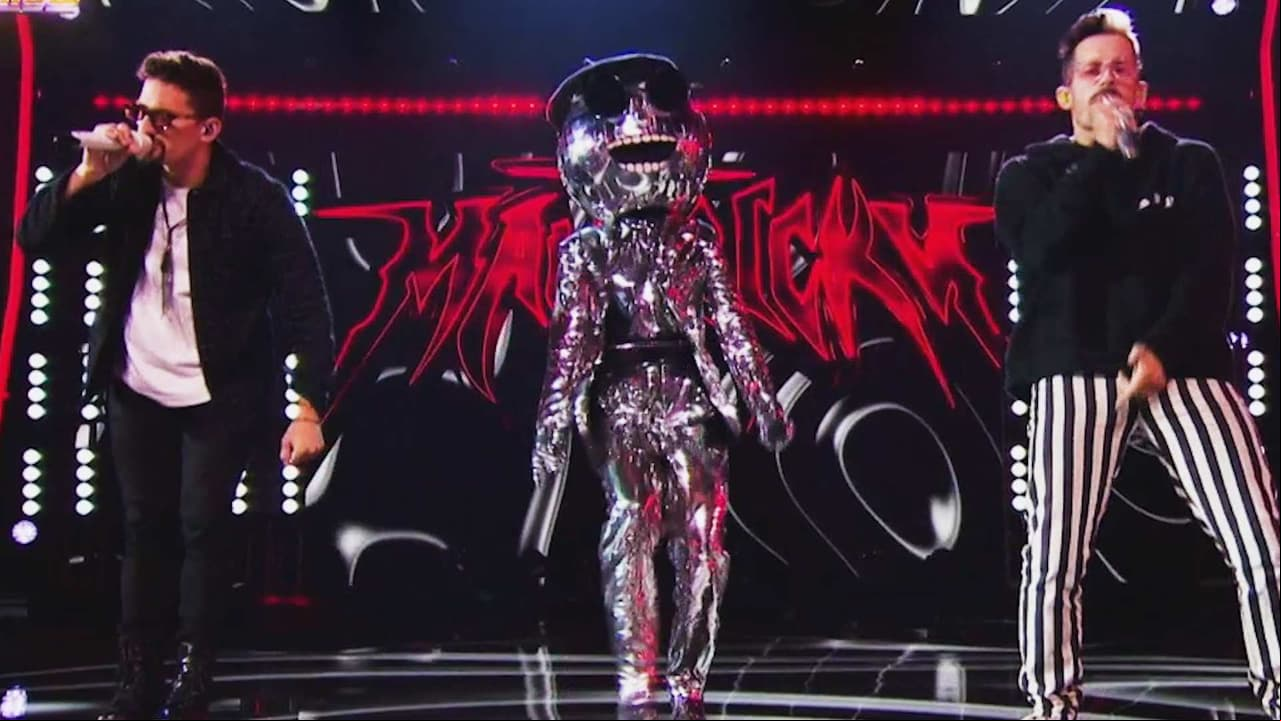 Disco Ball les muestra a Mau y Ricky cómo se baila con estilo 'Ouch'