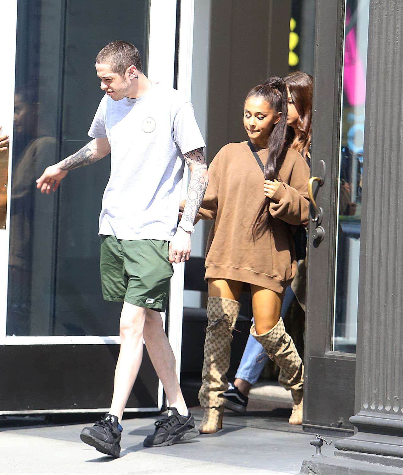 6.- Se acaba de dar a conocer que Ariana Grande y Pete Davidson ¡se han comprometido!