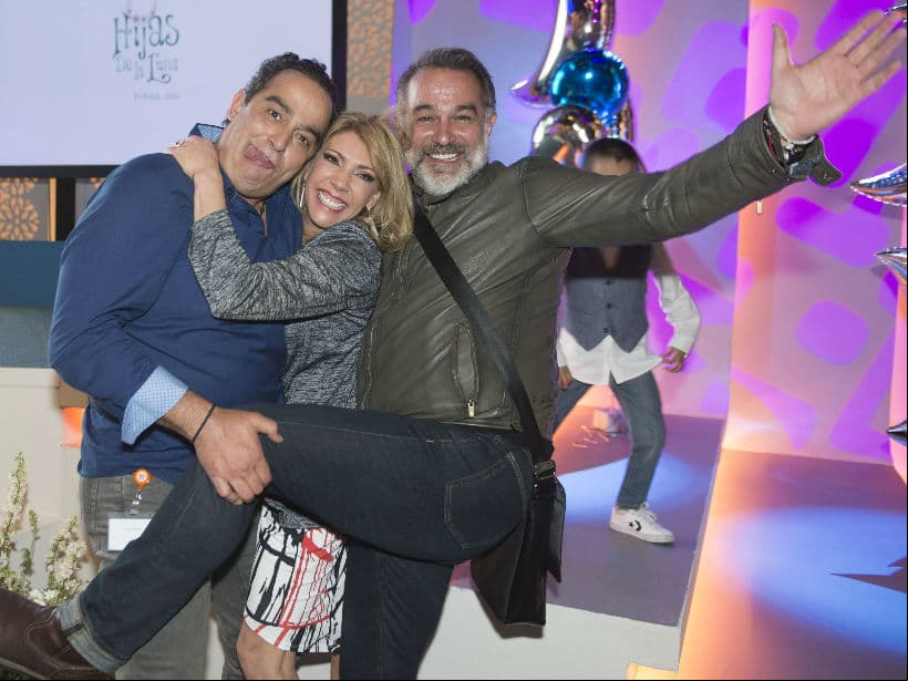 Compañerismo y mucha diversión es lo que viven durante las grabaciones de Hijas de la luna, por lo que Cynthia Klitbo, Omar Fierro y Marco Uriel así lo demuestran.