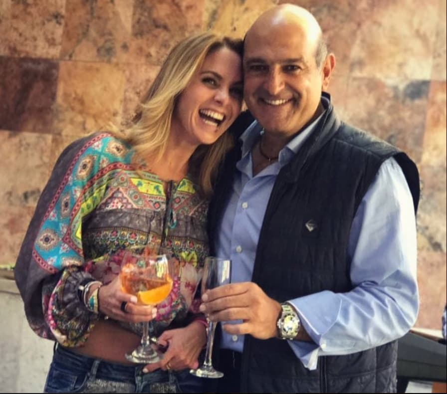 “Cuando una relación es así de linda, no hay nada que modificar. Él es muy seguro e inteligente, independiente, respeta muchísimo mi carrera, me ira, me aplaude en lo profesional, y como mujer, me hace sentir muy bien. Hay mucha entrega en nuestra relación, nos acompañamos, tenemos una madurez que nos da la oportunidad de valorar muchas cosas y lo que vivimos día a día. Que así sea siempre”, destacó.
