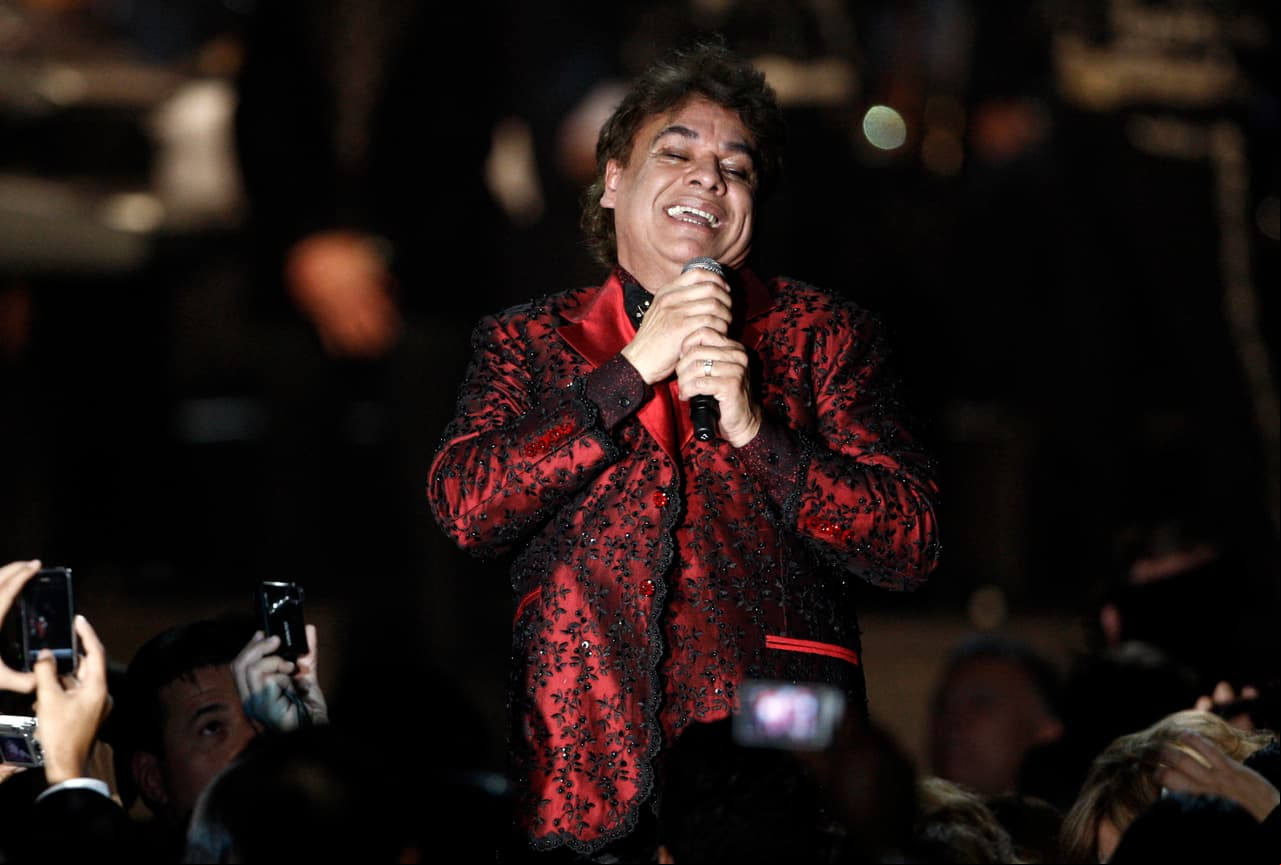 Mhoni Vidente aconseja al hijo de Juan Gabriel contra la brujería