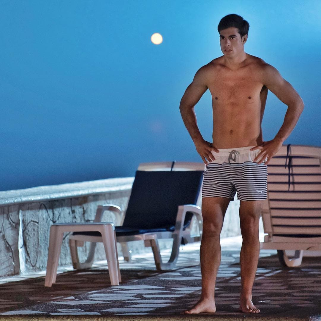 Su carrera artística la inició en Miami en el año 2012. Es actor, modelo y presentador.