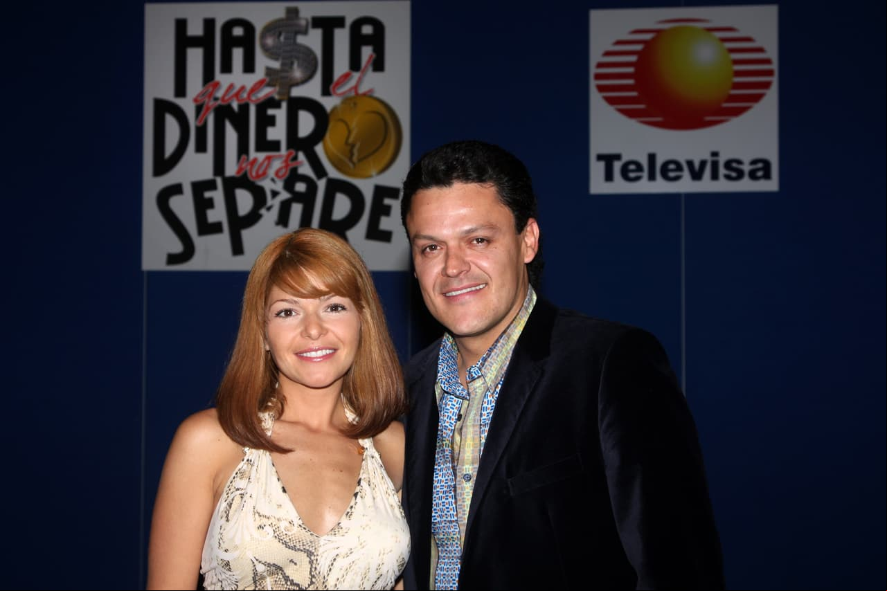 En 2009, Itatí Cantoral protagonizó la telenovela ‘Hasta que el dinero nos separe’ en la que compartió créditos con Pedro Fernández. La estrella ganó el Premio TVyNovelas como Mejor Actriz por su trabajo en esta historia. “Gracias al señor Pepe Bastón, muchas gracias Don Emilio Larrosa, este premio se lo dedico a mi madre. Gracias para todos aquellos que no creyeron y para los que creyeron, mejor actriz protagónica de Televisa”, expresó con emisión entre lágrimas.