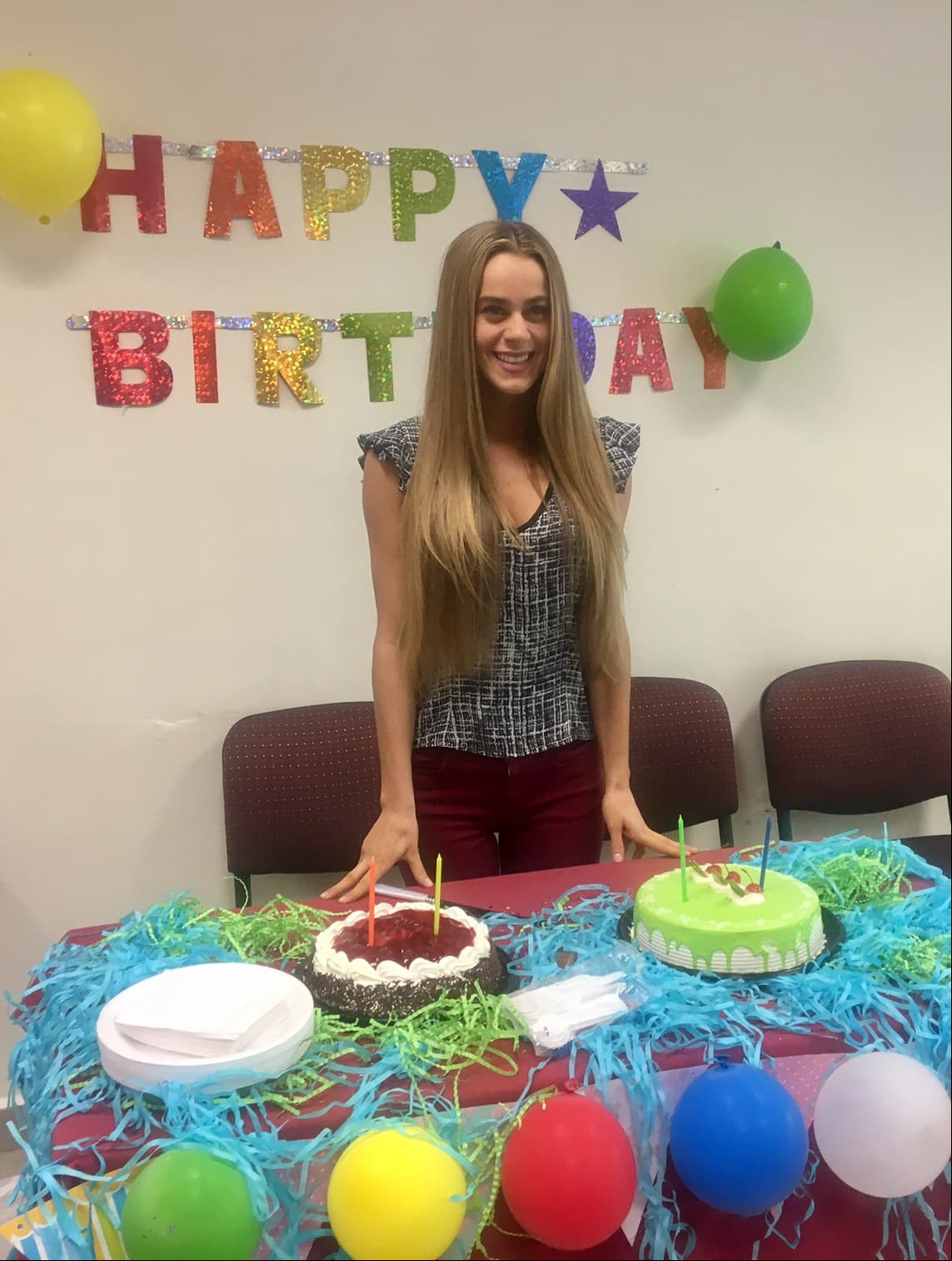 Candela Márquez festejó su cumpleaños con la producción de Sin tu mirada
