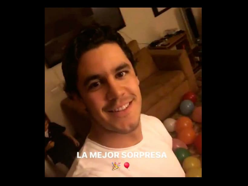 Mellizos de Biby Gaytán sorprenden a Eduardo Capetillo Jr en su cumpleaños.