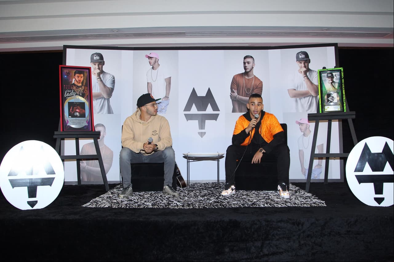 Recibieron certificado de Diamante + Doble Platino + Oro de su exitoso single ‘Una lady como tú’.