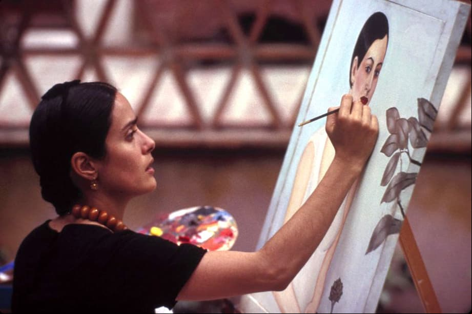 En 2002 protagonizó la cinta ‘Frida’, dando vida a la pintora ‘Frida Kahlo’. El éxito de la cinta provocó que fuera nominada en los Premios Oscar y en los Globos de oro en la categoría ‘mejor actriz’, aunque no se llevó la estatuilla a casa.
