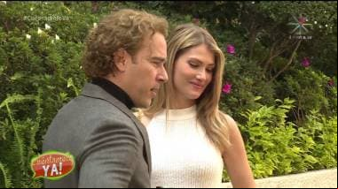 ¡Carlos de la Mota fue visto con una rubia en los pasillos de Televisa! ¿De quién se trata?