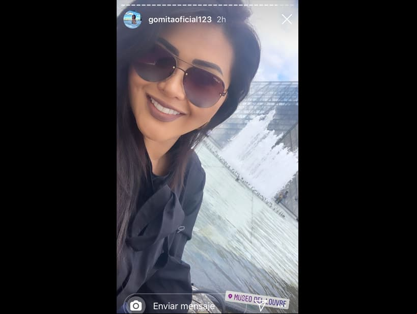 “Oigan, estoy leyendo todos los comentarios que si el outfit, que si el coche; yo estoy muy preocupada aquí en París por cada uno de ustedes, por todos los que me escriben. Solamente les puedo decir que los amo mucho y que les agradezco el tiempo que me dedican, el darme un like y comentar, así que un saludo desde acá”, compartió la también youtuber entre risas.
