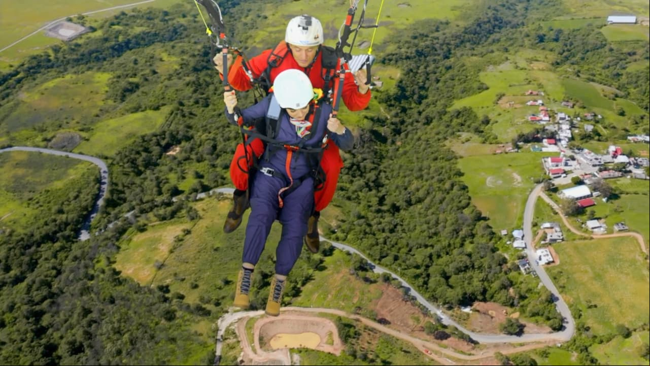¡Maty y Tyler vuelan en parapente!