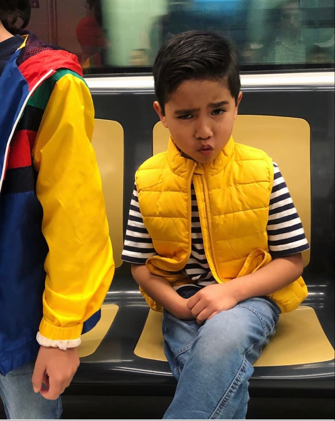 El más pequeño parece haber sido no solo el más parecido físicamente a su padre, sino el más ocurrente, pues algunas imágenes de Miramontes muestran a Kinam imitándolo.