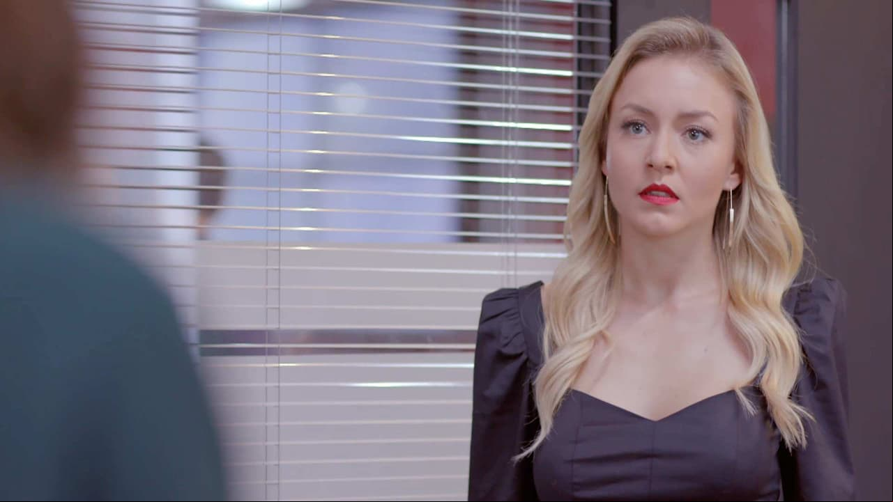 Lucía le ofrece su apoyo a Eva