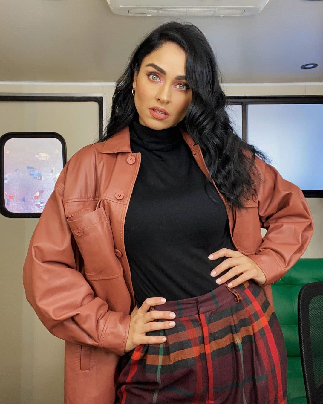 Al estilo de los 90, Claudia Martín sorprende con nuevo peinado y fans dicen: “Muñequita”