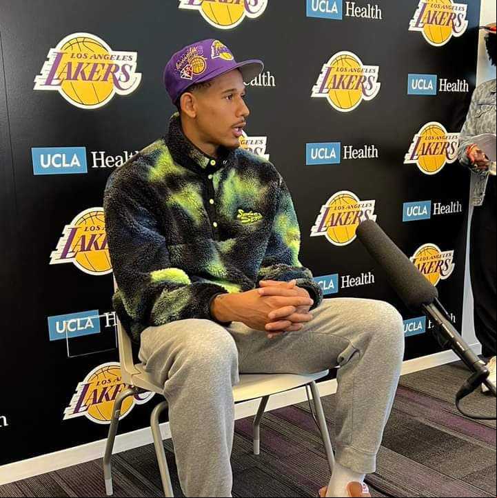 
Juan Toscano se declaró fan de Kobe Bryant en su presentación con Lakers
