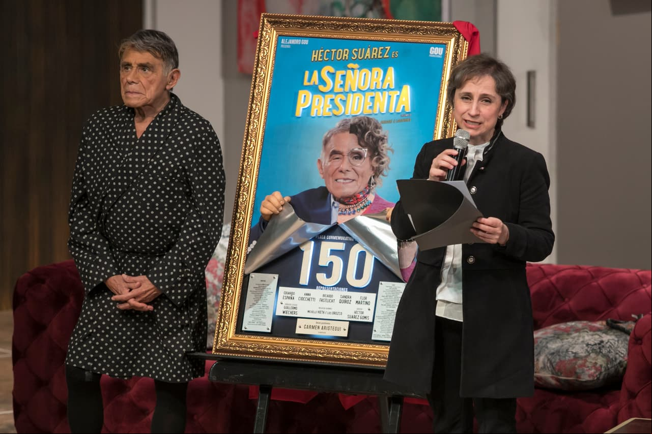 La encargada de la develación fue la periodista Carmen Aristegui.