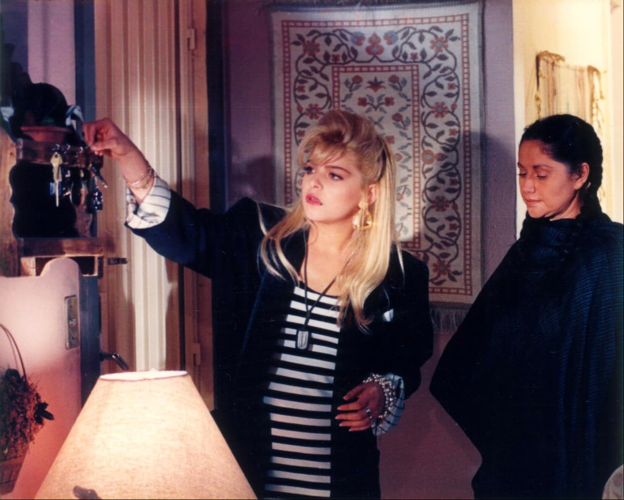 La actriz comenzó su carrera en la telenovela ‘Muchachitas’ (1991), posteriormente formaría parte del elenco ‘De frente al sol’ en la que dio vida a ‘Lupita’, además de compartir créditos con Alfredo Adame, Angélica Aragón, Lila Aragón y María Sorté.