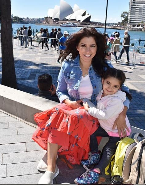 Alessandra Rosaldo a los 42 años. Semanas antes de cumplir 43 años, la cantante de 'Sentidos Opuestos' recibió a Aitana, su primogénita y única hija, y quien es fruto de su matrimonio con el comediante Eugenio Derbez.