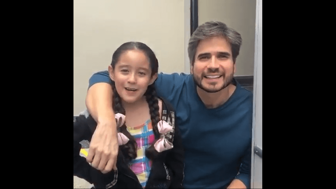 Sin embargo, hace unos días la pequeña protagonizó un emotivo reencuentro ni más ni menos que con Daniel Arenas, quien fuera su papá en la ficción.