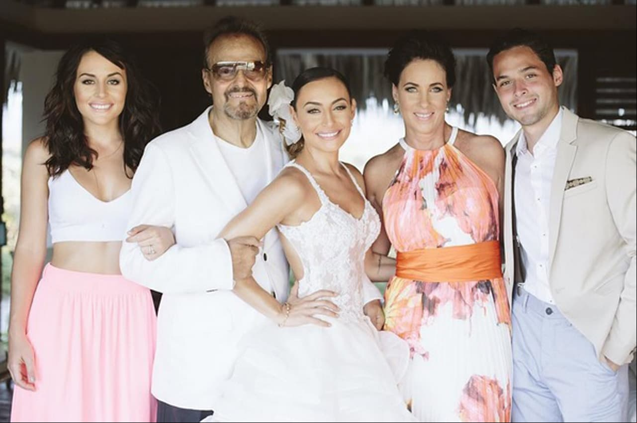 Zuria Vega es hija del fallecido actor Gonzalo Vega y al igual que sus hermanos, Marimar y Gonzalo Jr., la actriz ha demostrado en telenovelas y películas que heredó el talento de su padre.