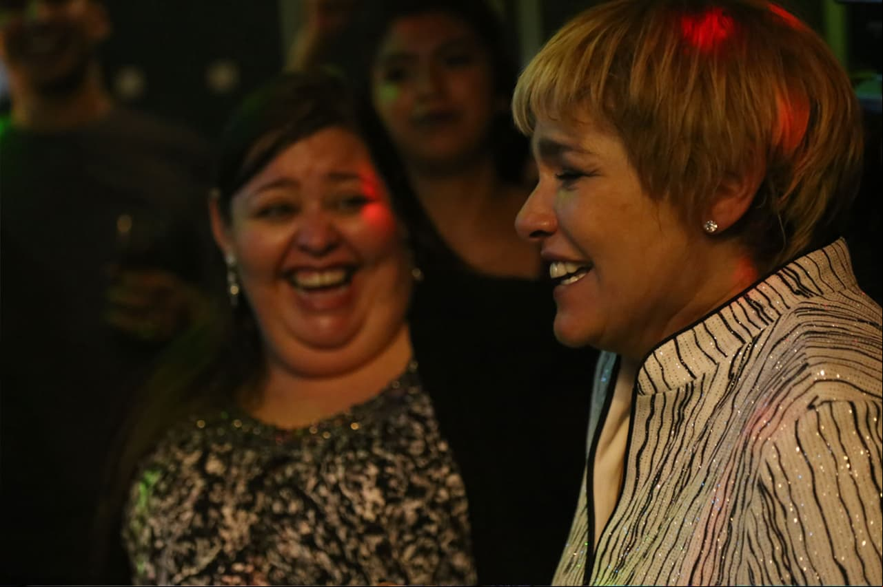 Con la complicidad de su amiga Raymunda, Lupita pasaba días entre alcohol y sustancias prohibidas.