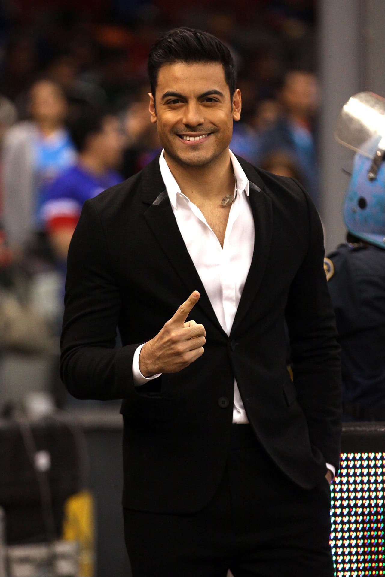 Carlos Rivera es otras de las figuras latinas que con su voz conquista oídos de todas nacionalidades, aunque fue el éxito que consiguió en España en el musical El Rey León con el que ganó fama internacional.