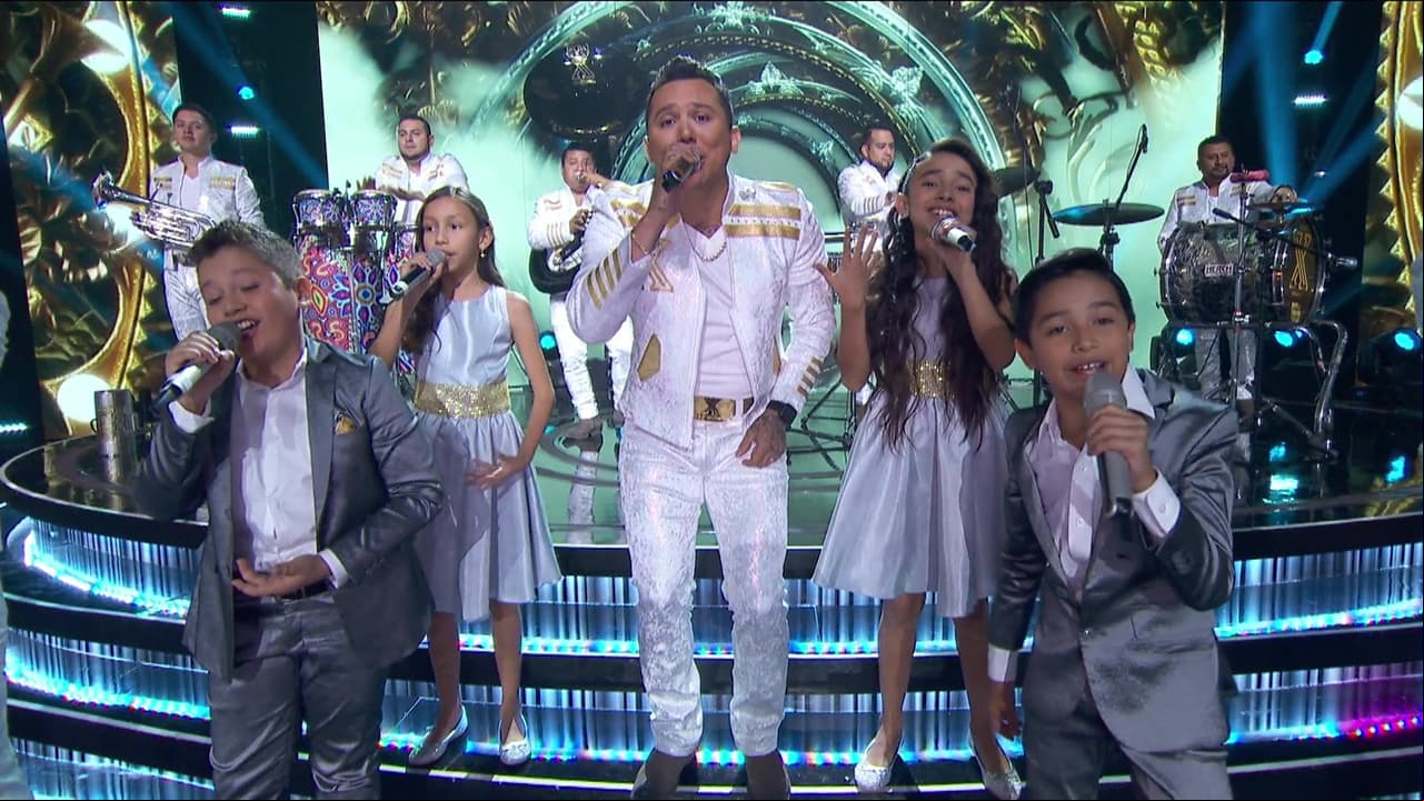 El invitado especial fue Edwin Luna, quien compartió con los 20 aspirantes a cantantes su tema ‘Broche de Oro’ en compañía de La Trakalosa de Monterrey.