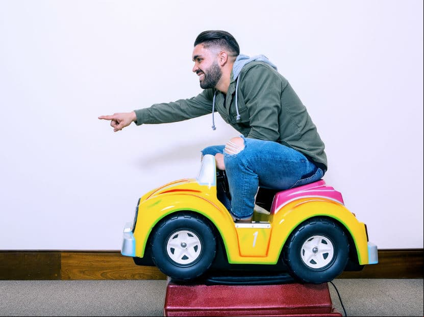 Aries. Tu gran sentido del humor atrae a hombres que no están interesados en el compromiso, inmaduros ¡son como niños!